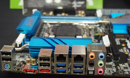 ASRock        Intel X99 Express - X99 Extreme 11
