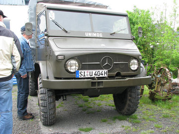 Unimog_404S_2m.jpg