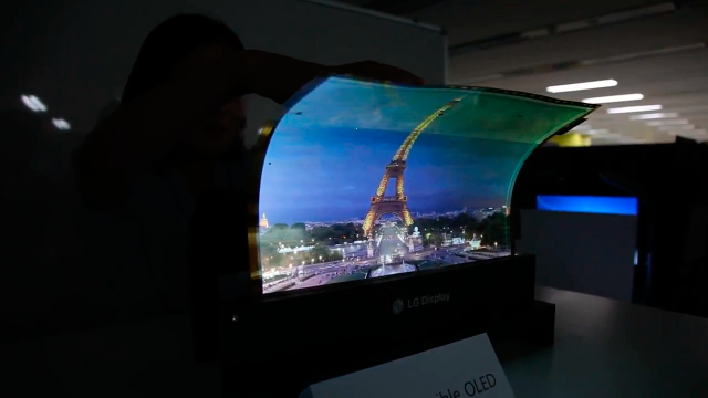В Сеть попал ролик, показывающий гибкий и прозрачный 18-дюймовый OLED-дисплей от LG
